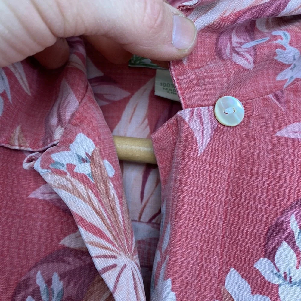 Vintage Tommy Bahama 100% silk Hawaiian floral Blouse - Picture 5 of 6